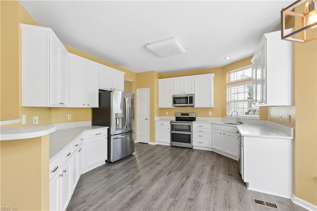 9741 Plaskett Forest Ln Property Photo 11