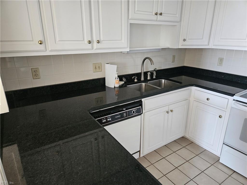 7505 River Rd Property Photo 2