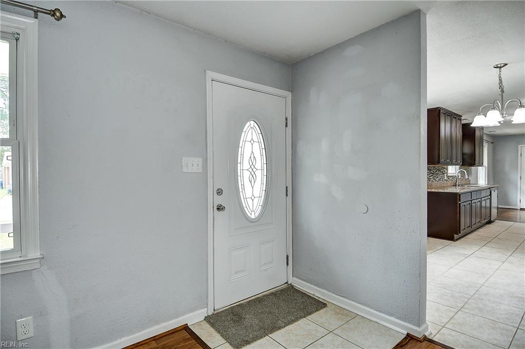 436 Dauphin Ln Property Photo 5