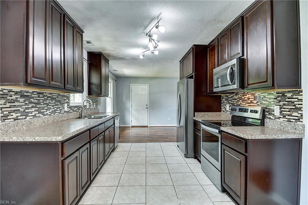 436 Dauphin Ln Property Photo 10