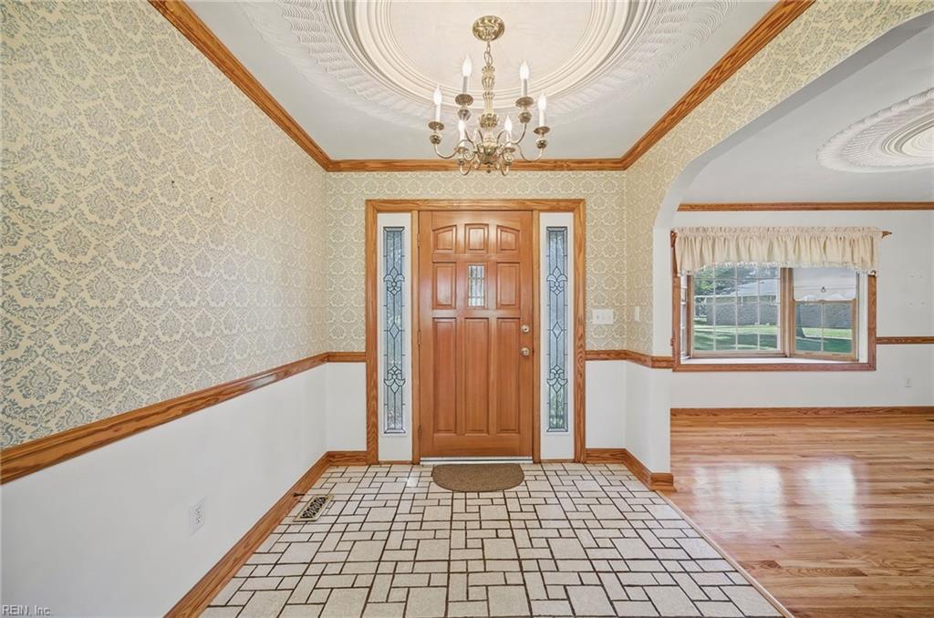 5853 Bernhowe Manor Ln Property Photo 3