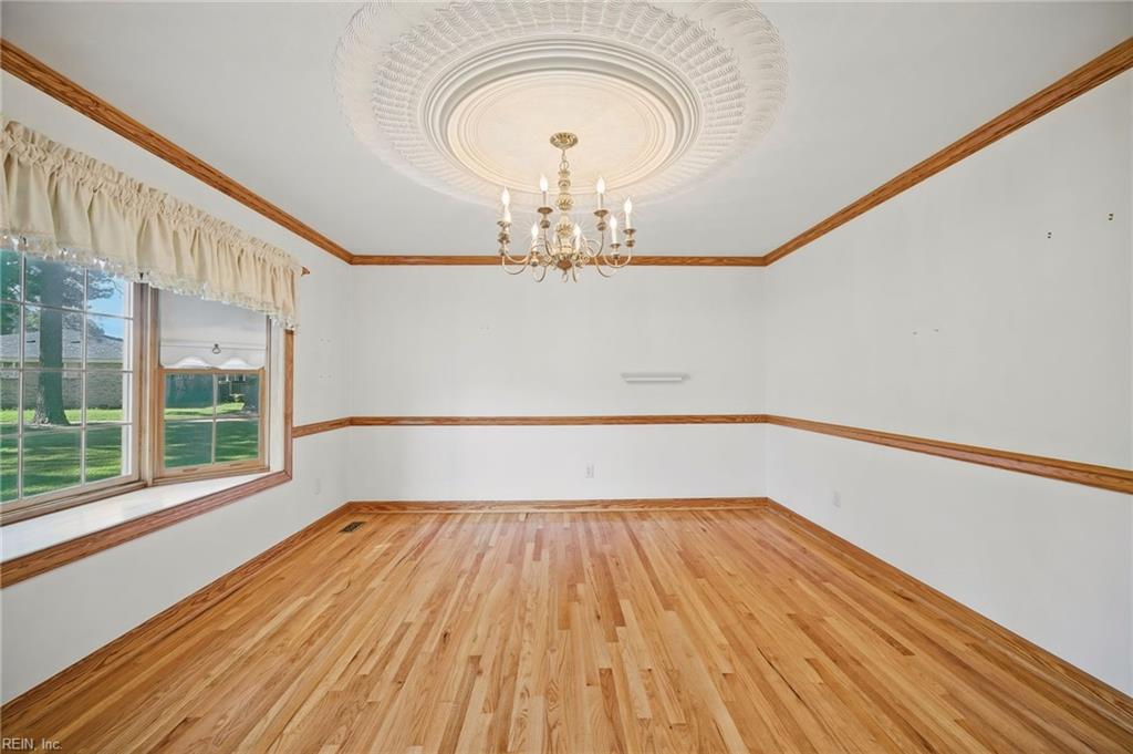 5853 Bernhowe Manor Ln Property Photo 4