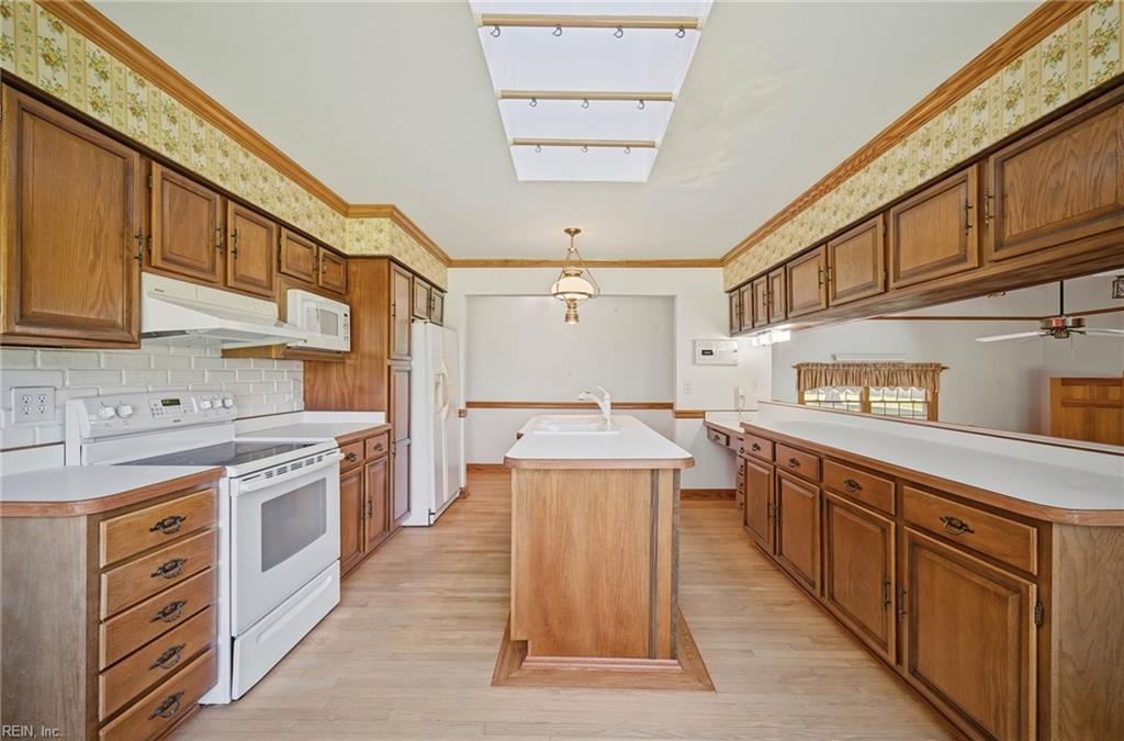 5853 Bernhowe Manor Ln Property Photo 12
