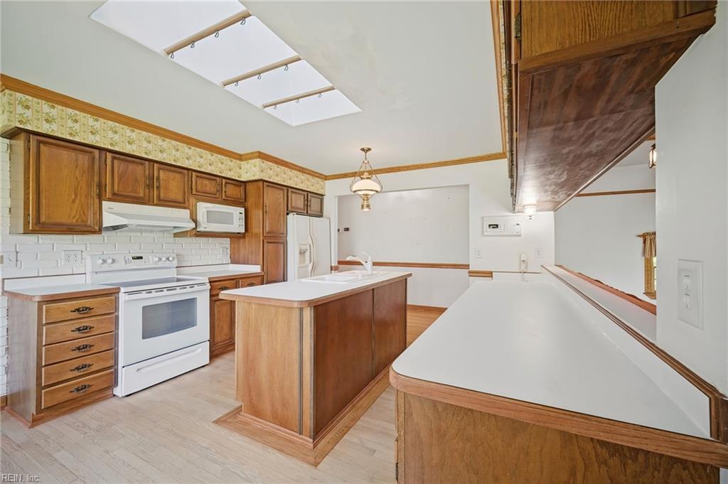 5853 Bernhowe Manor Ln Property Photo 13