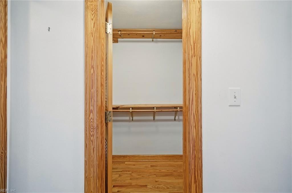 5853 Bernhowe Manor Ln Property Photo 19