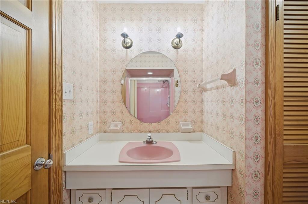 5853 Bernhowe Manor Ln Property Photo 24