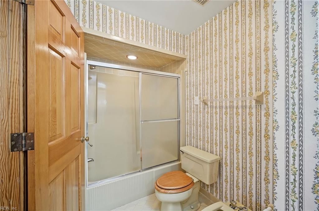 5853 Bernhowe Manor Ln Property Photo 28