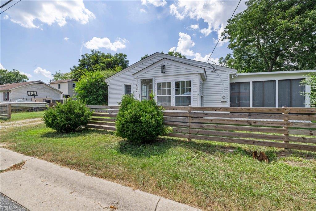 427 Linden Ave Property Photo 2