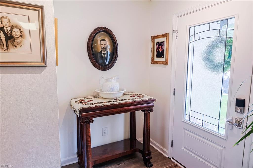 320 Esplanade Pl Property Photo 3