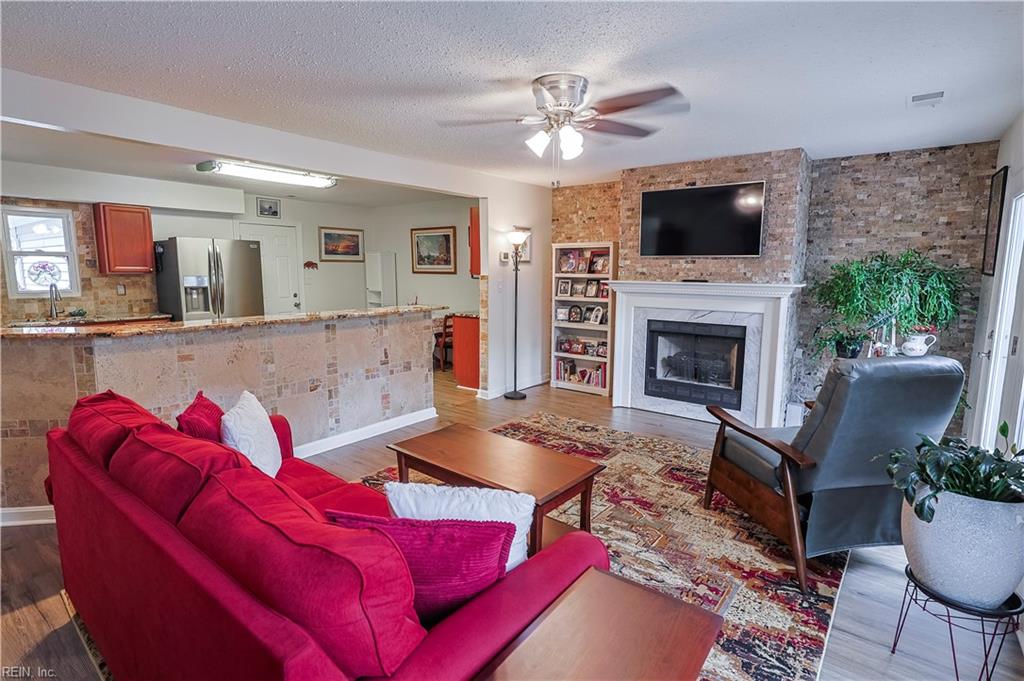 320 Esplanade Pl Property Photo 10