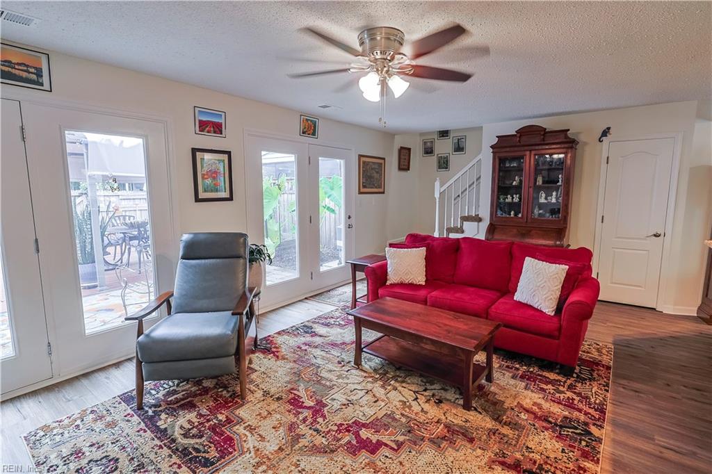 320 Esplanade Pl Property Photo 11
