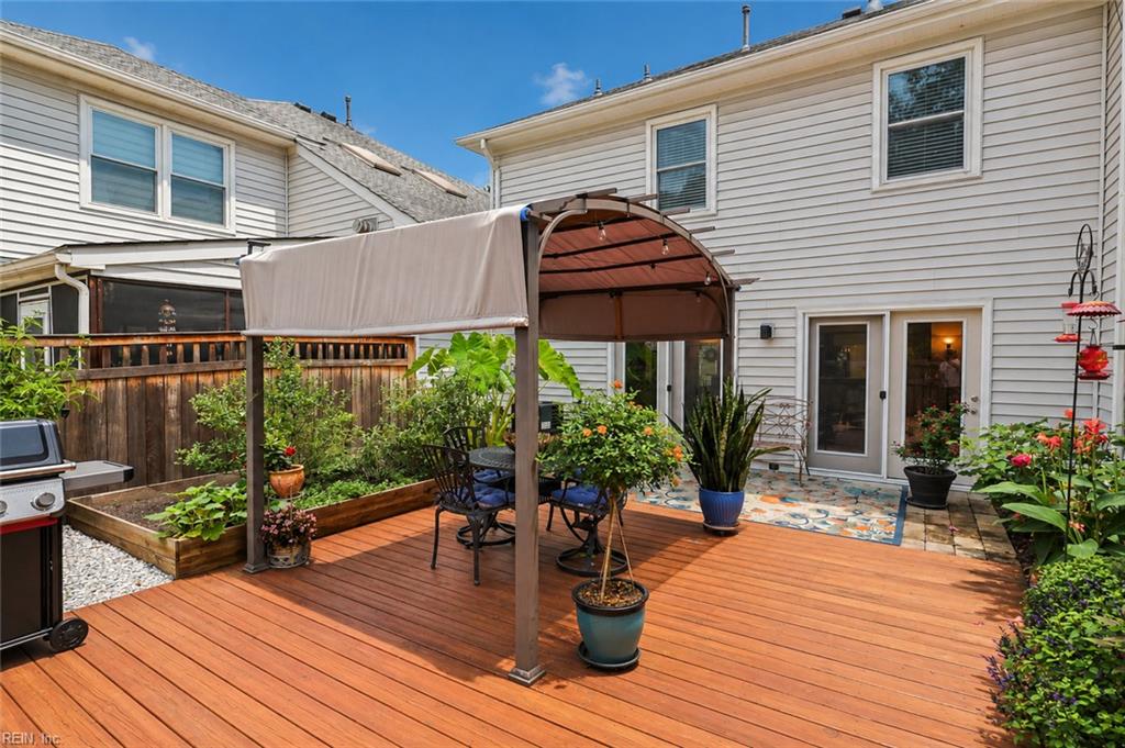 320 Esplanade Pl Property Photo 24