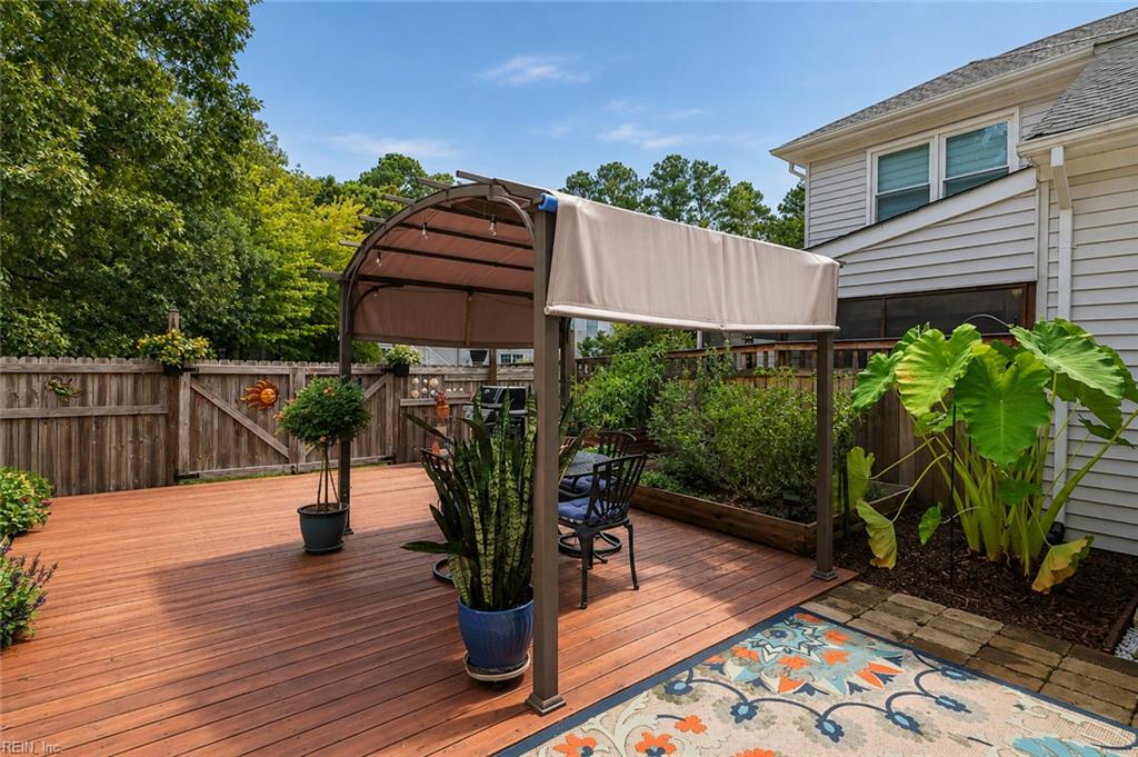 320 Esplanade Pl Property Photo 25