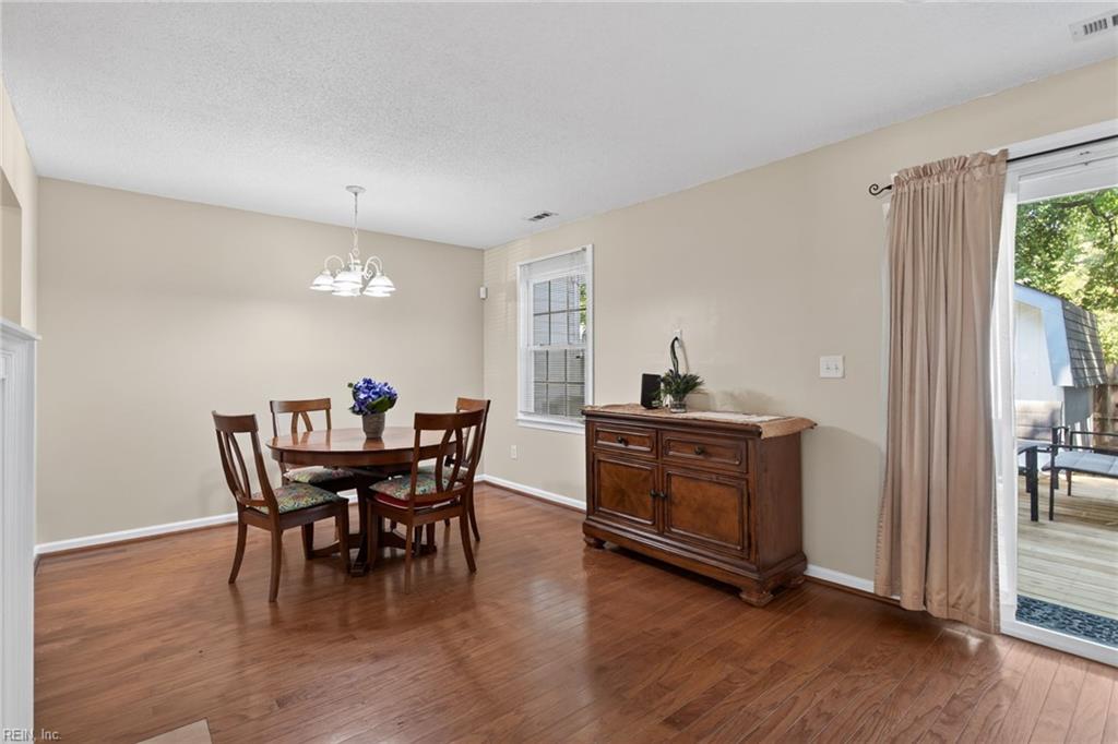 1920 Devonwood Cmn Property Photo 5