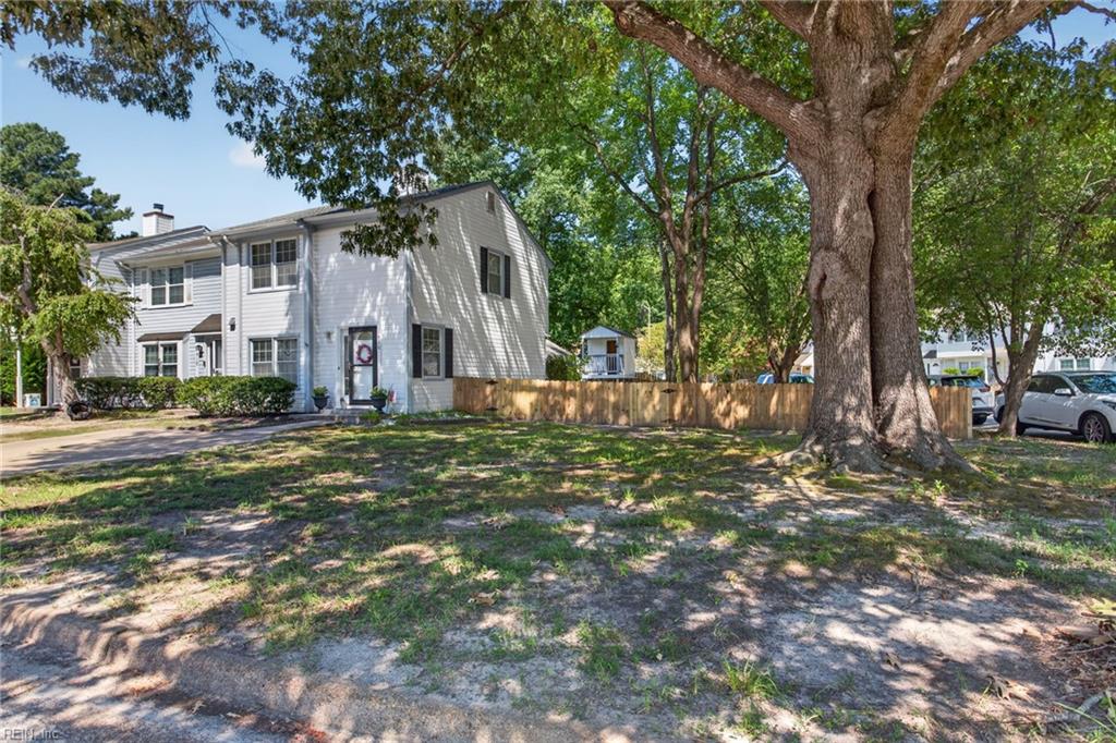 1920 Devonwood Cmn Property Photo 28