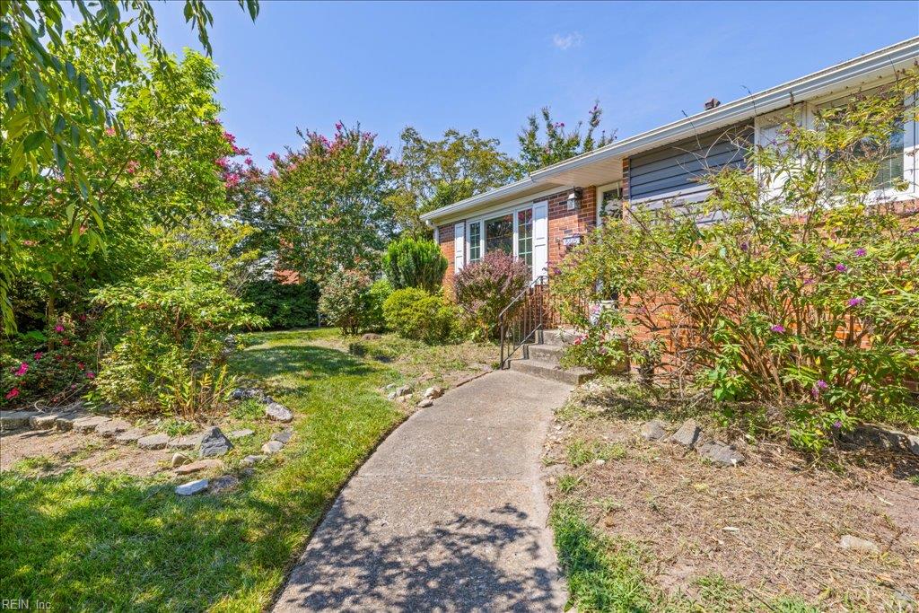 605 Aragona Blvd Property Photo 3