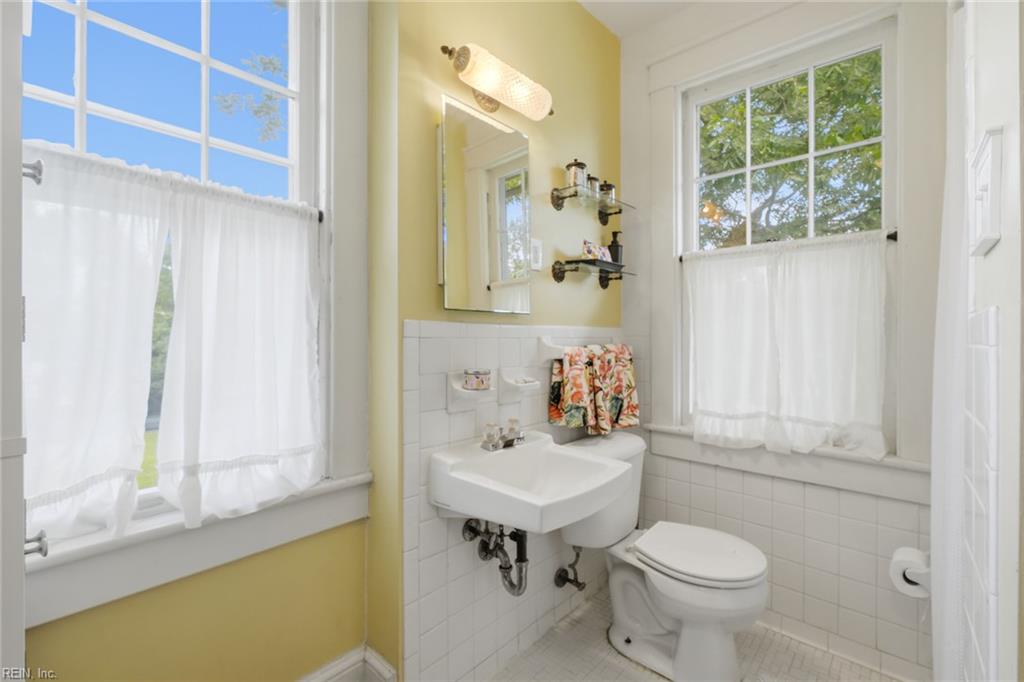 1509 Runnymede Rd Property Photo 30