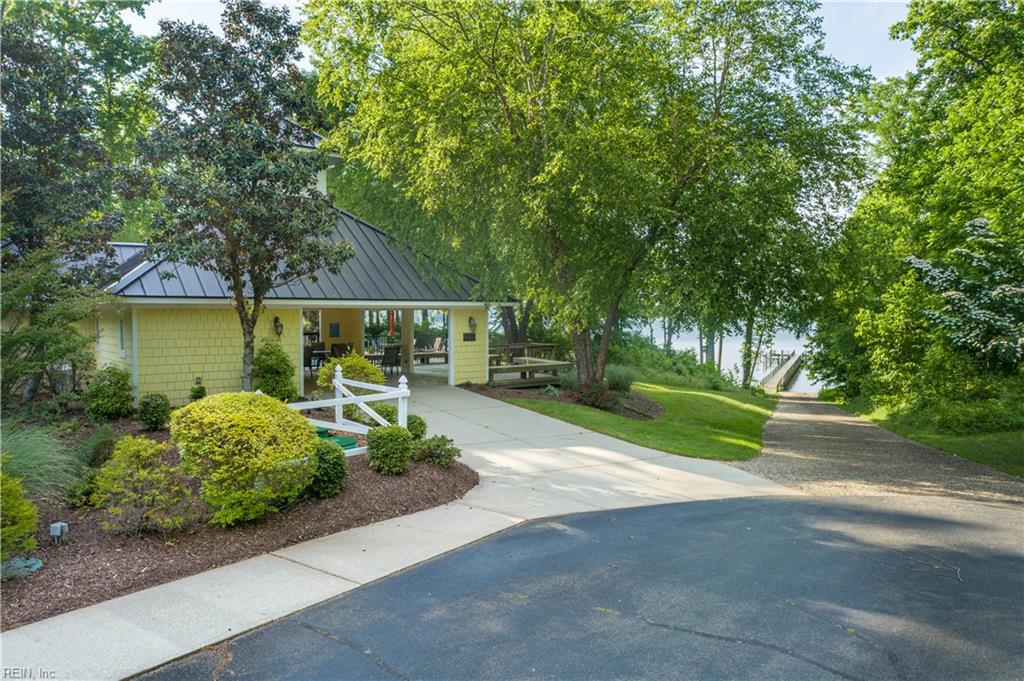 7673 Riverwatch Dr Property Photo 7