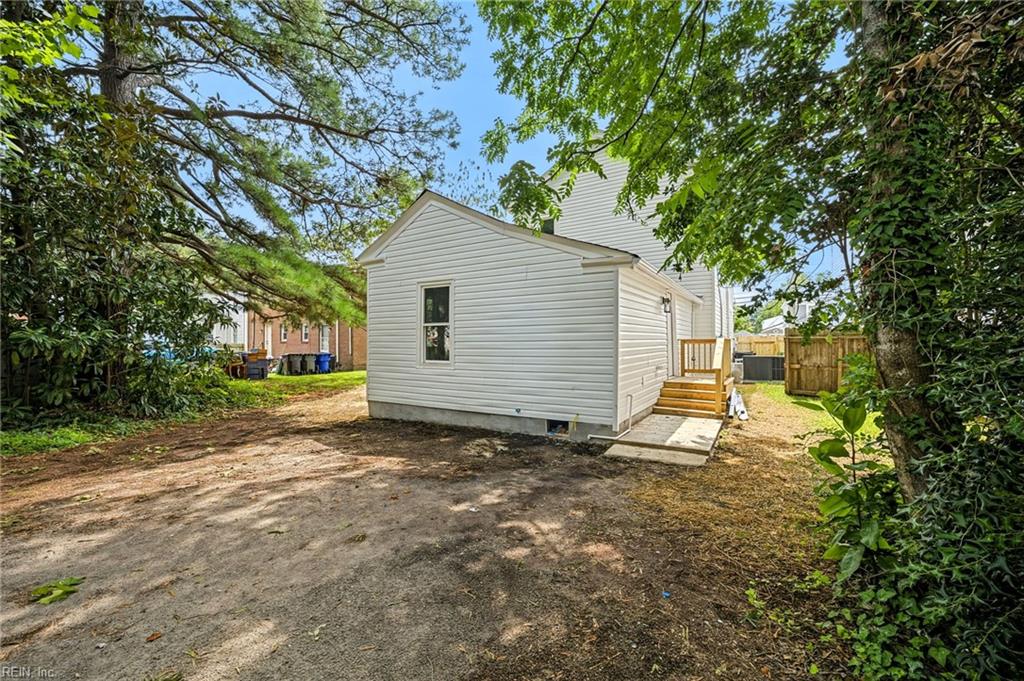 322 Clay St Property Photo 37
