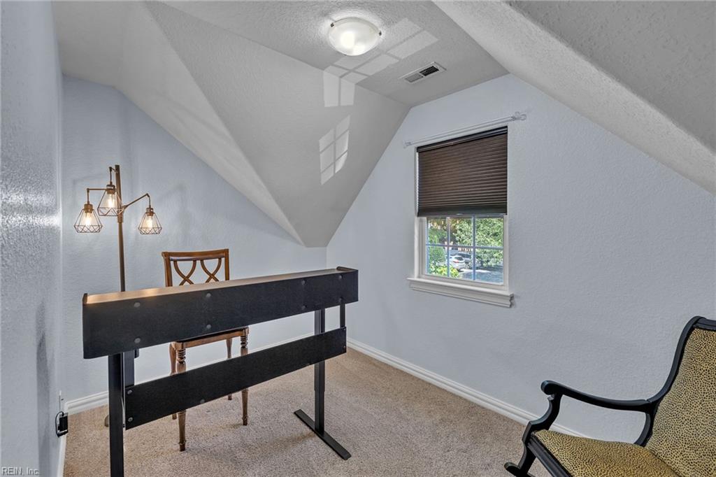 1037 Horton Pl Property Photo 21