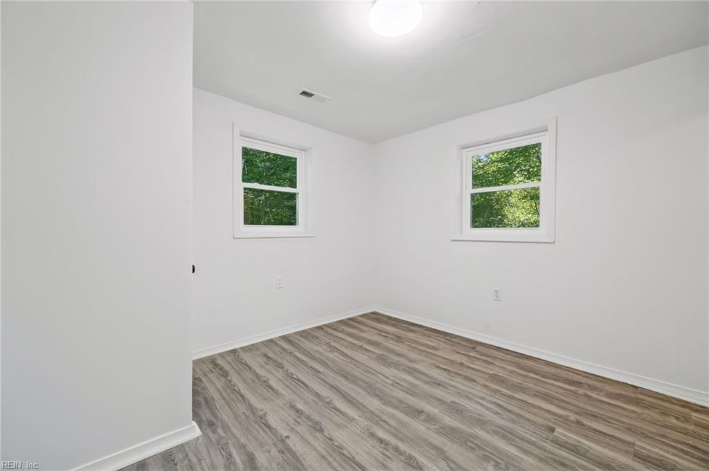 186 Railroad St Property Photo 13