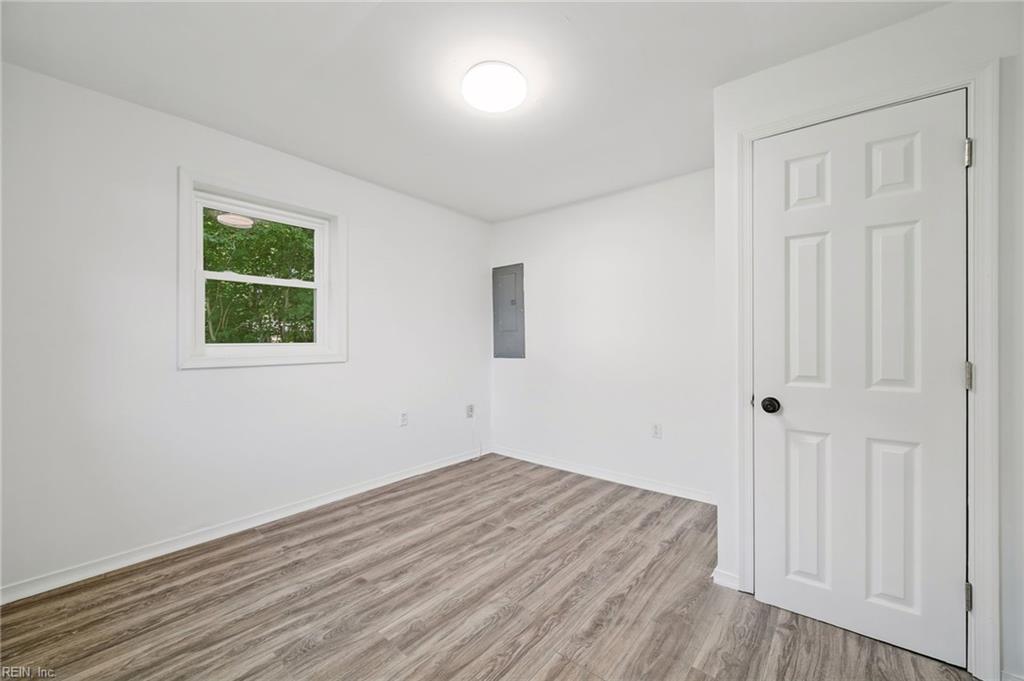 186 Railroad St Property Photo 14