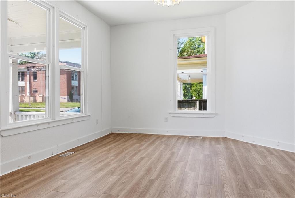 123 Saint James Ave Property Photo 3
