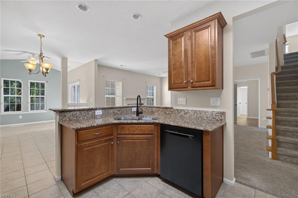 705 Creekwood Dr Property Photo 3