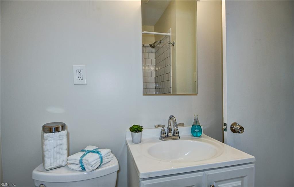 2103 Roanoke Ave Property Photo 24