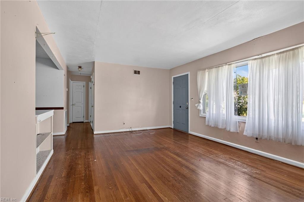 1803 Esquire St Property Photo 4
