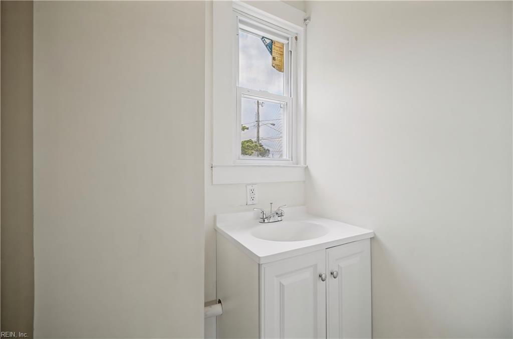 1035 Wilmington St Property Photo 9