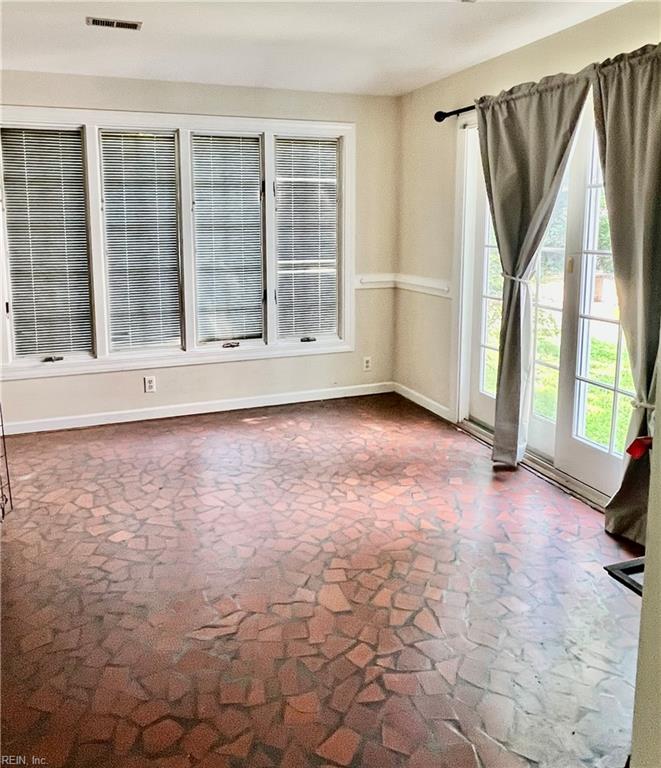 1209 Clay St Property Photo 3