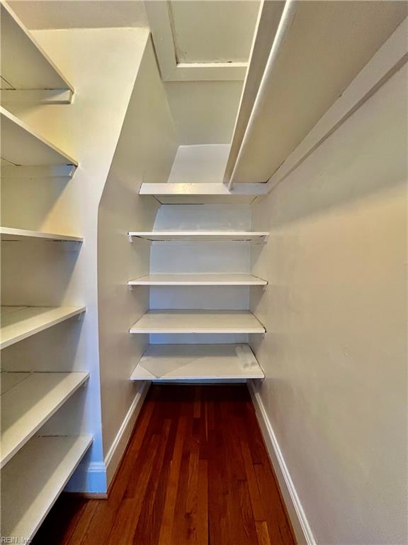 1209 Clay St Property Photo 8