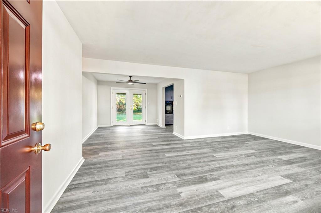 5561 Shadowwood Dr Property Photo 5
