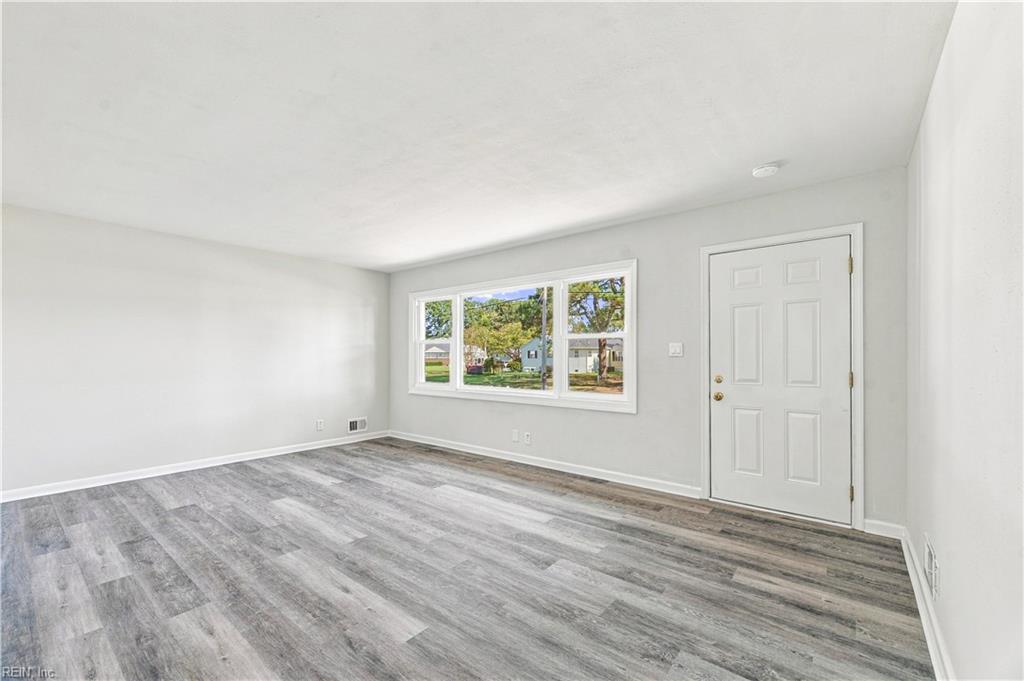 5561 Shadowwood Dr Property Photo 6