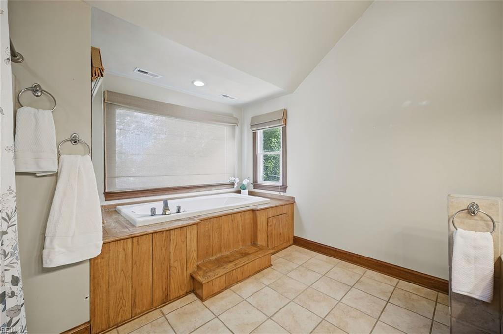 1010 Cuervo Ct Property Photo 36