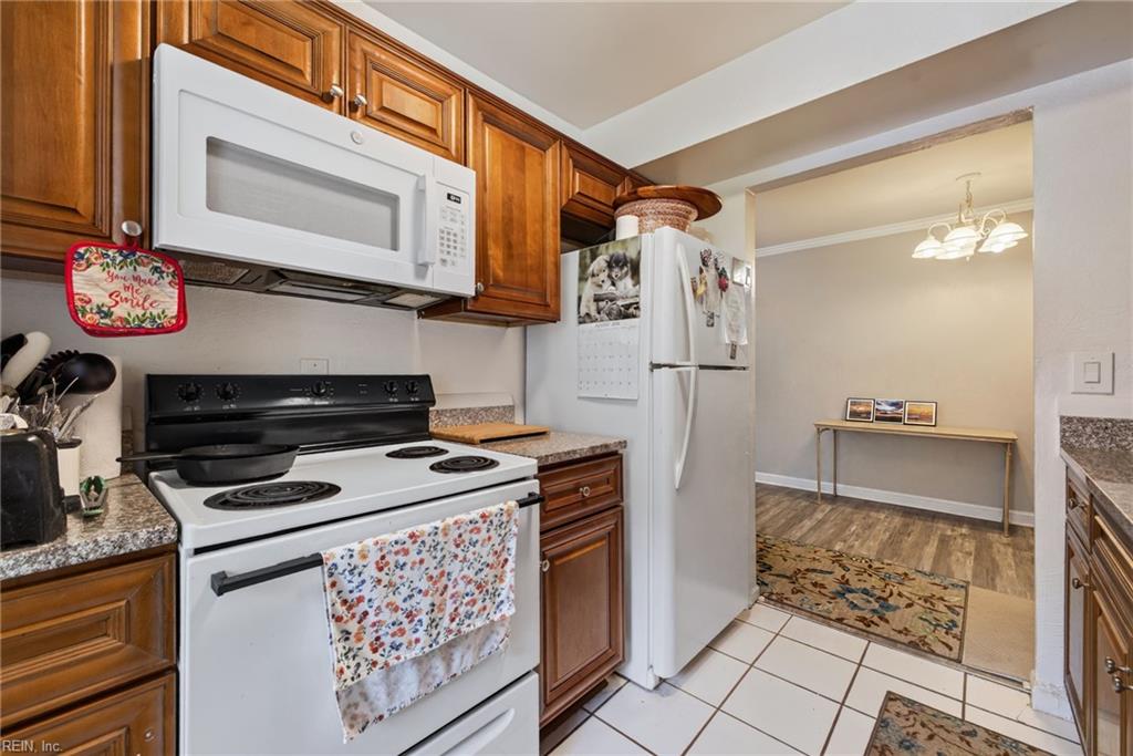 1014 Barclay Sq Property Photo 10