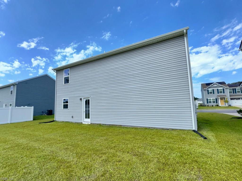 105 Shipmate Way Property Photo 3