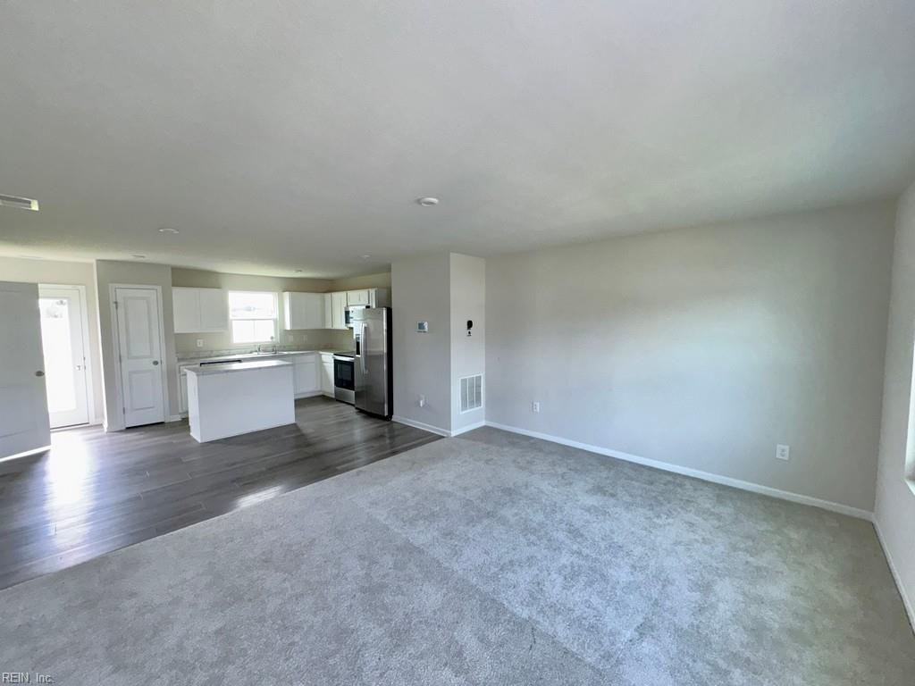 105 Shipmate Way Property Photo 5