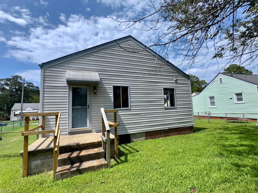 937 Quail St Property Photo 2