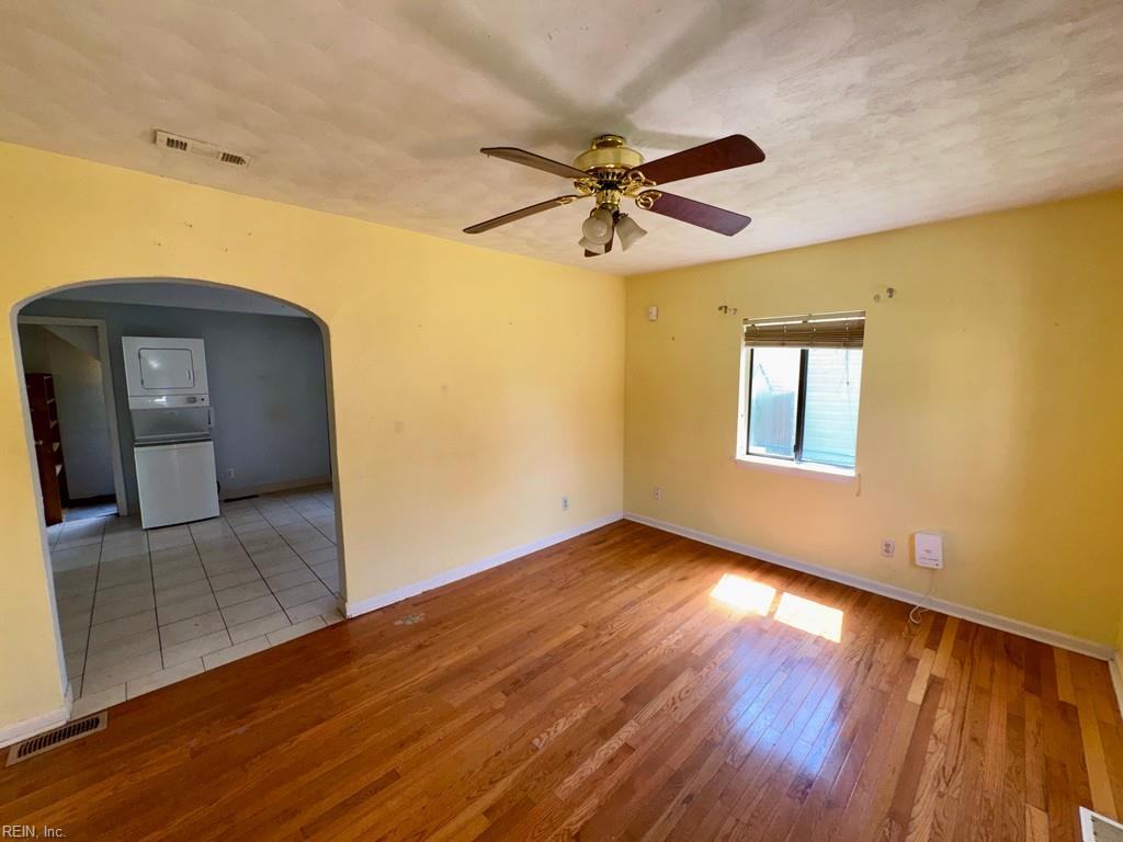 937 Quail St Property Photo 3