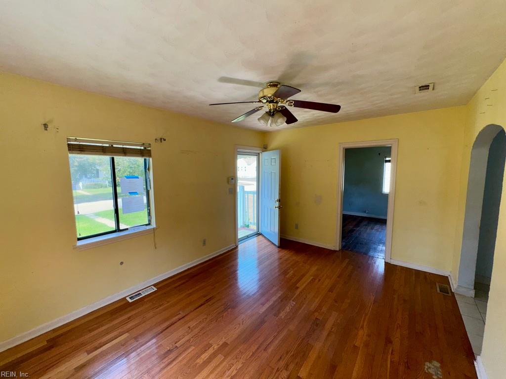 937 Quail St Property Photo 4