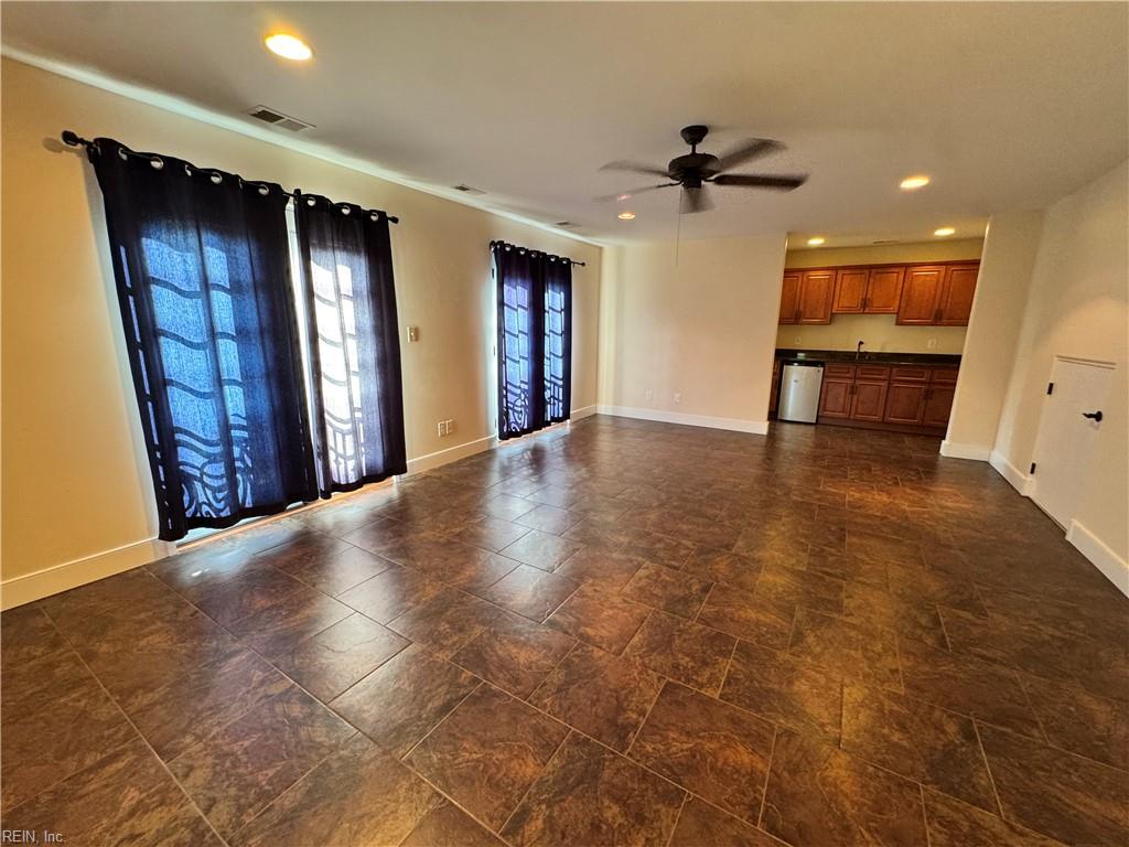 52 Queens Ct Property Photo 14