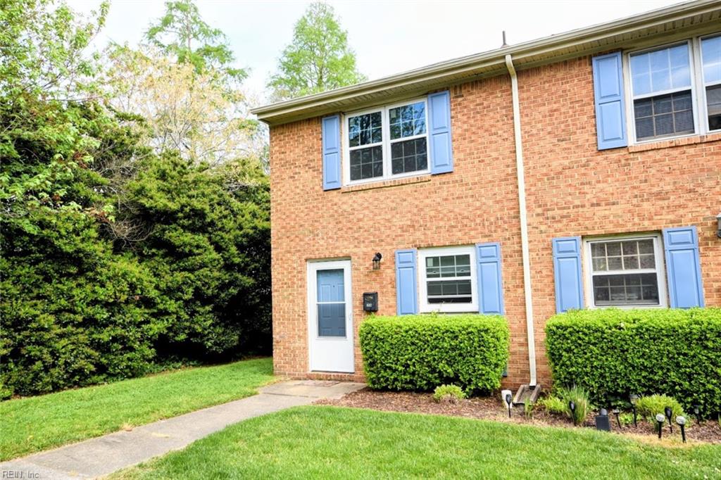 437 Barberton Dr Property Photo 3