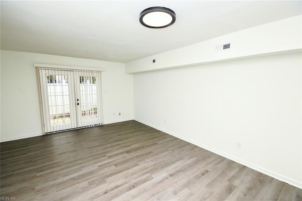 437 Barberton Dr Property Photo 4