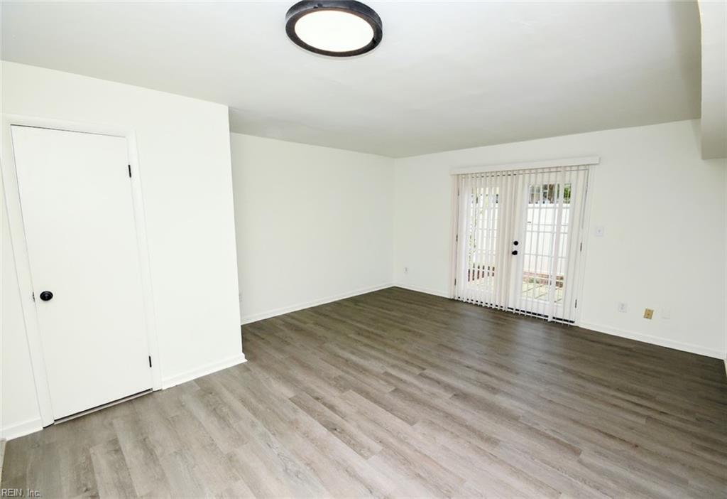 437 Barberton Dr Property Photo 5