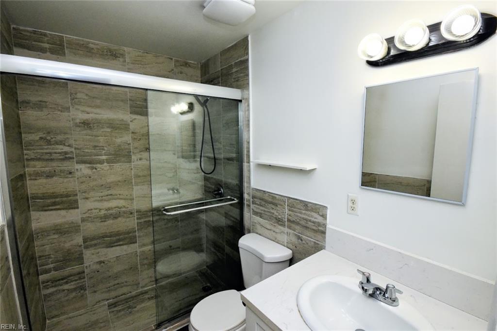 437 Barberton Dr Property Photo 16