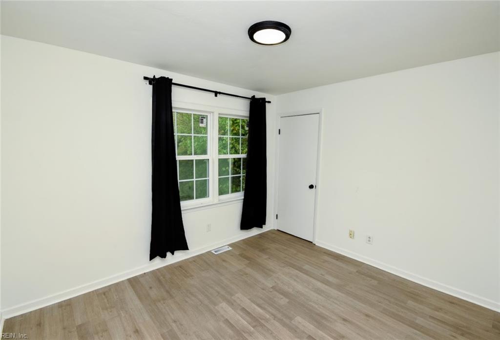 437 Barberton Dr Property Photo 20