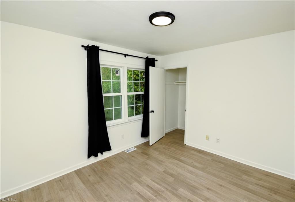 437 Barberton Dr Property Photo 21