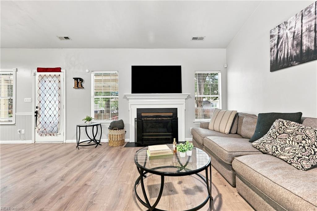 6407 Crosswinds Ct Property Photo 8